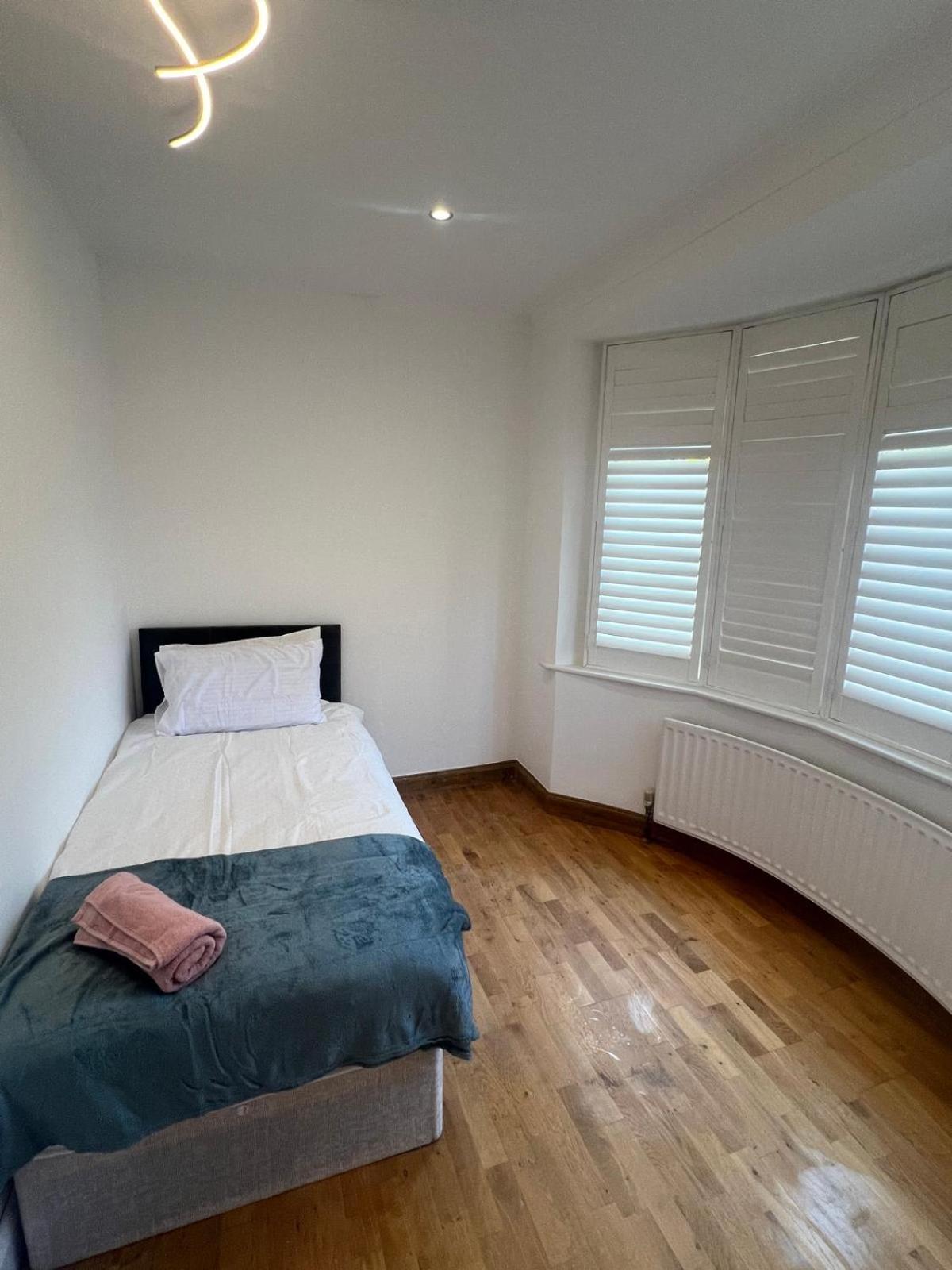 Good Priced Single Rooms In Northolt エクステリア 写真
