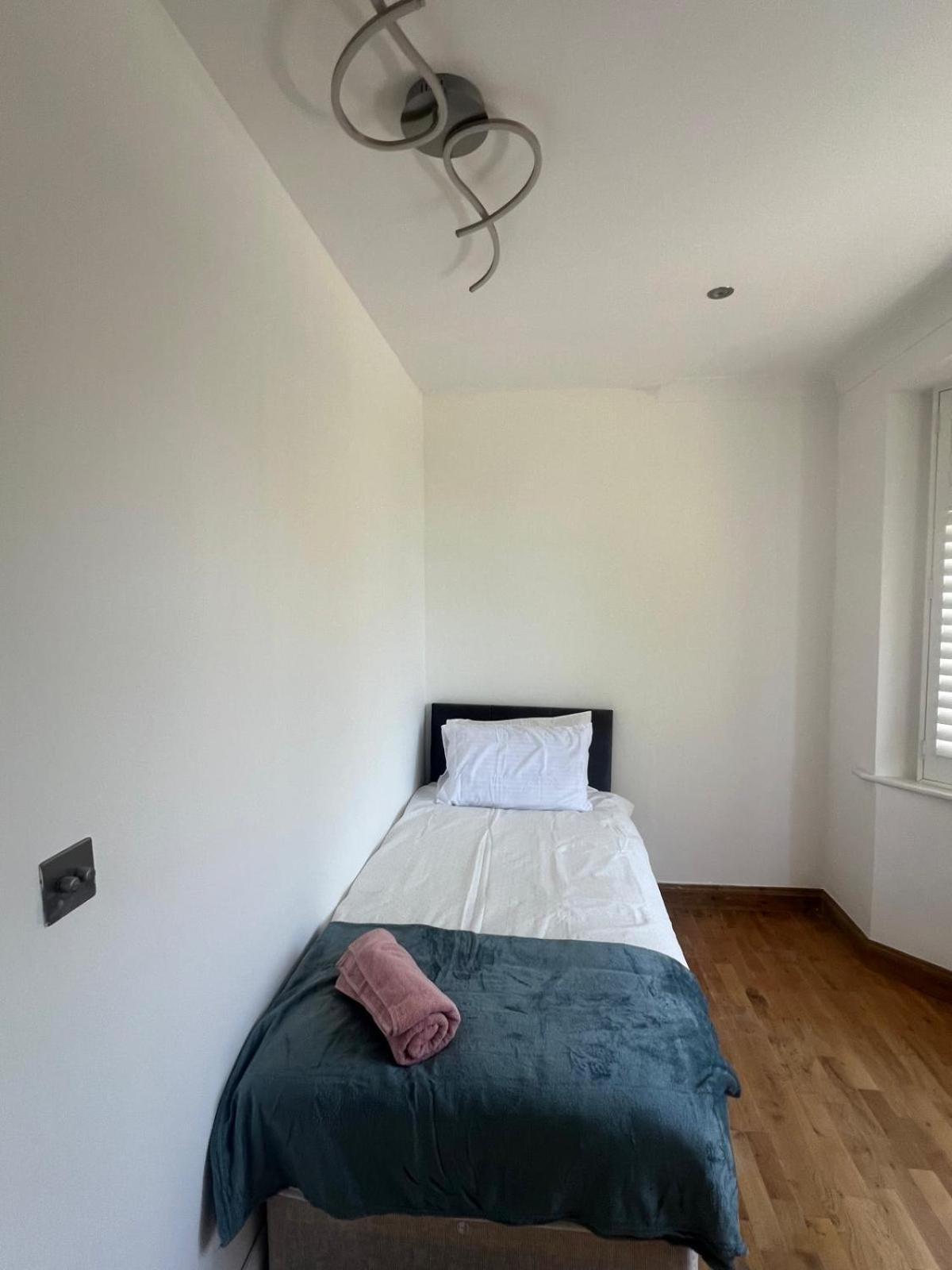 Good Priced Single Rooms In Northolt エクステリア 写真